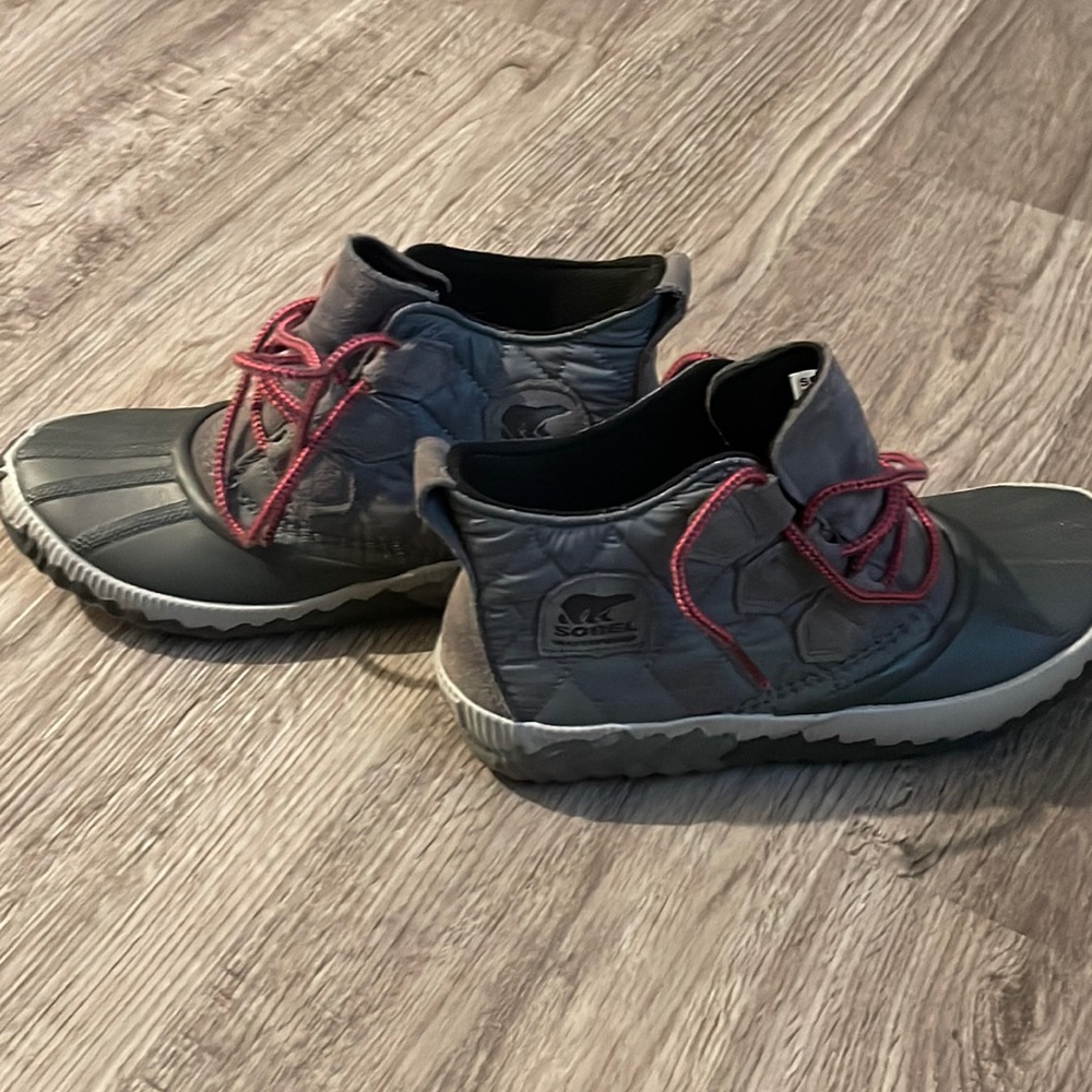 Like New Sorel Out N About boot